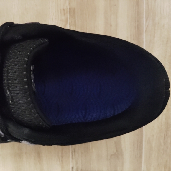 On Running Cloudtec Phase Black Athletic Running Shoes - Picture 5 of 11